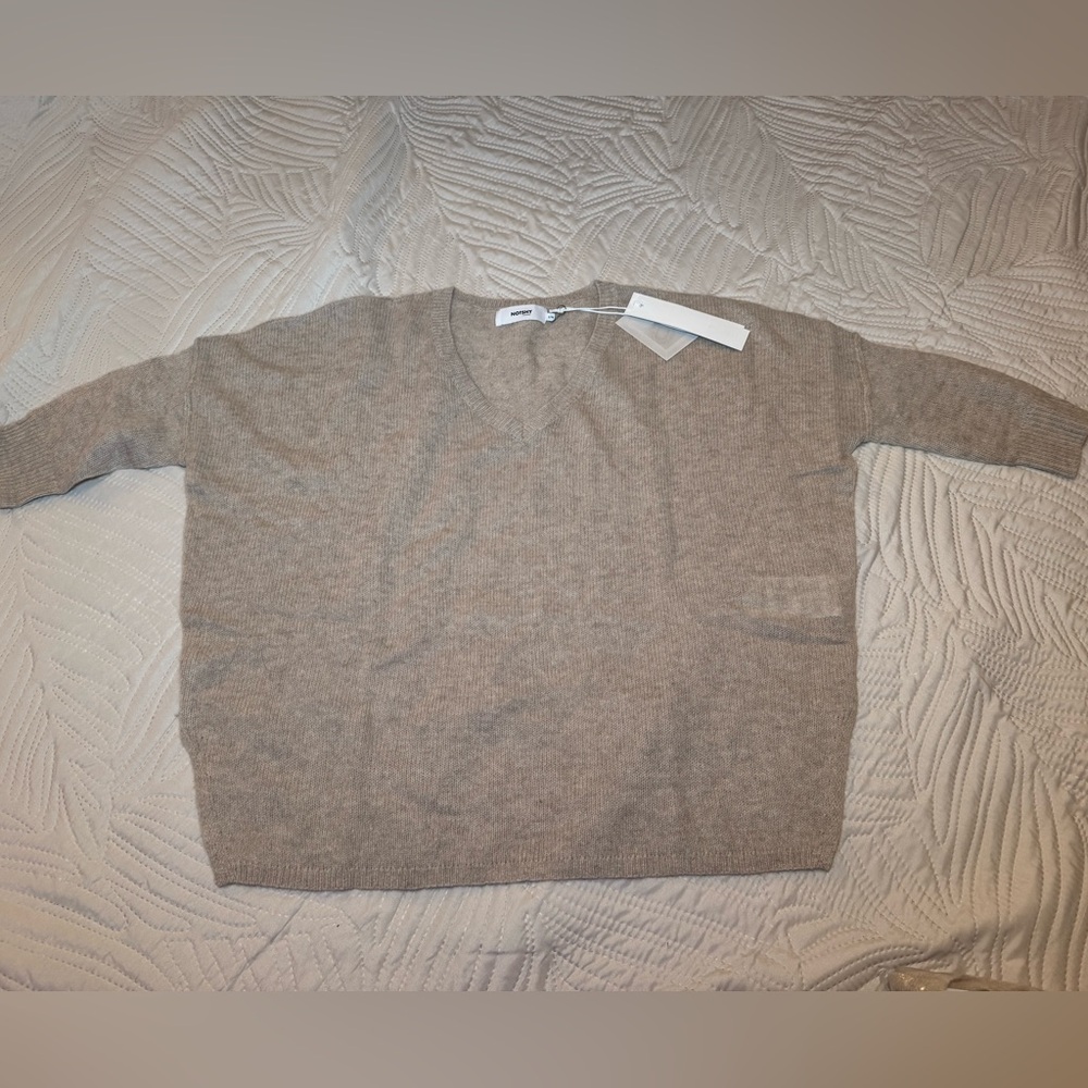 Notshy cashmere short sleeve v neck with slits